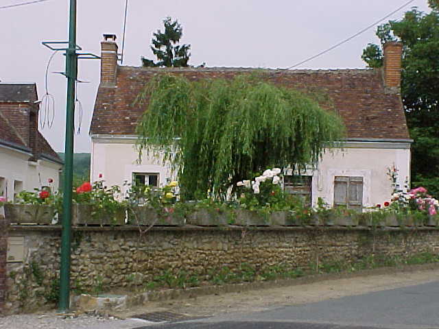 Maison sur la route du Petit Champ Guizard à la sortie du village ....
