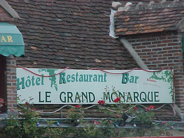 Restaurant Le Grand Monarque à St Ulphace très bon restaurant renommé dans la région